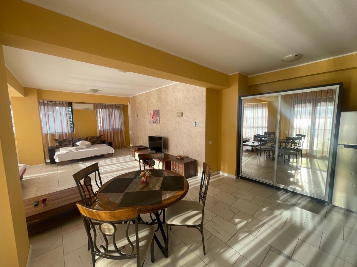 Sophia Lake View Suite Mamaia Exterior foto