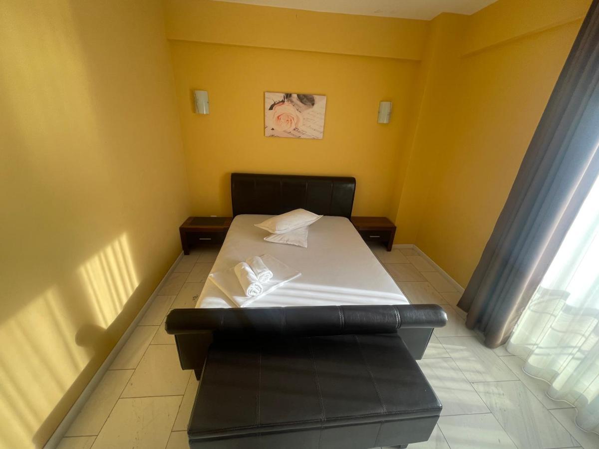 Sophia Lake View Suite Mamaia Exterior foto