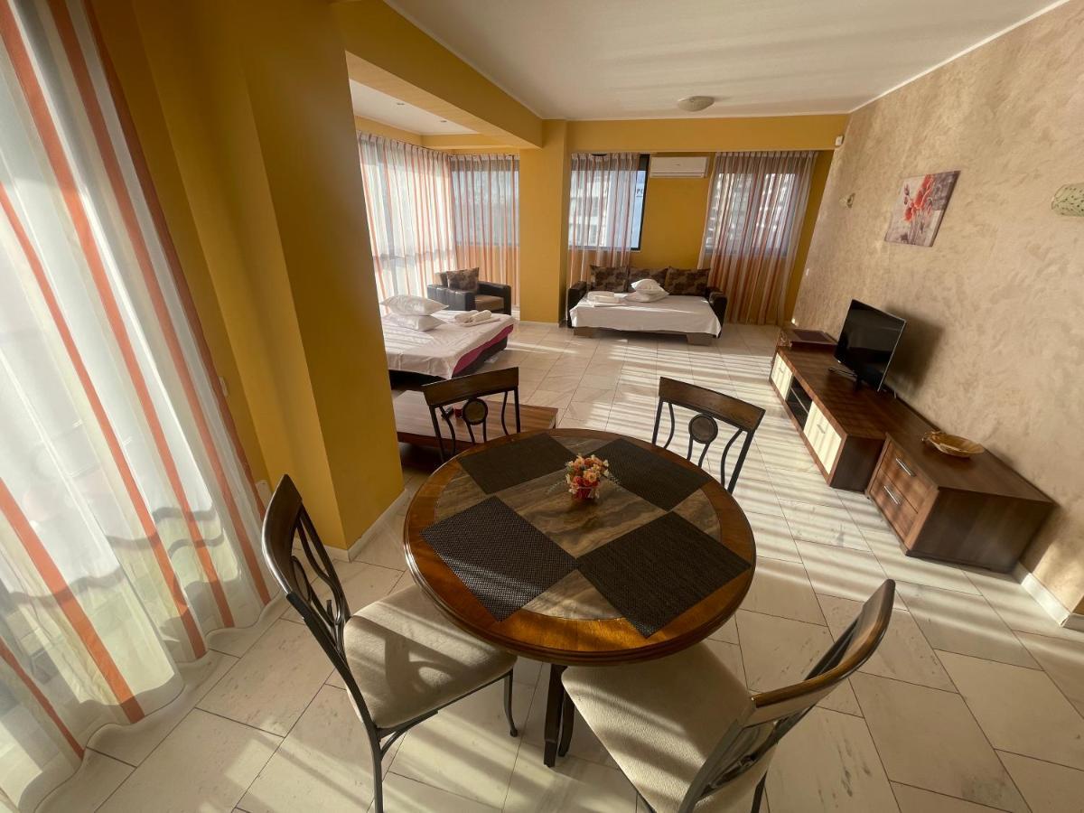 Sophia Lake View Suite Mamaia Exterior foto