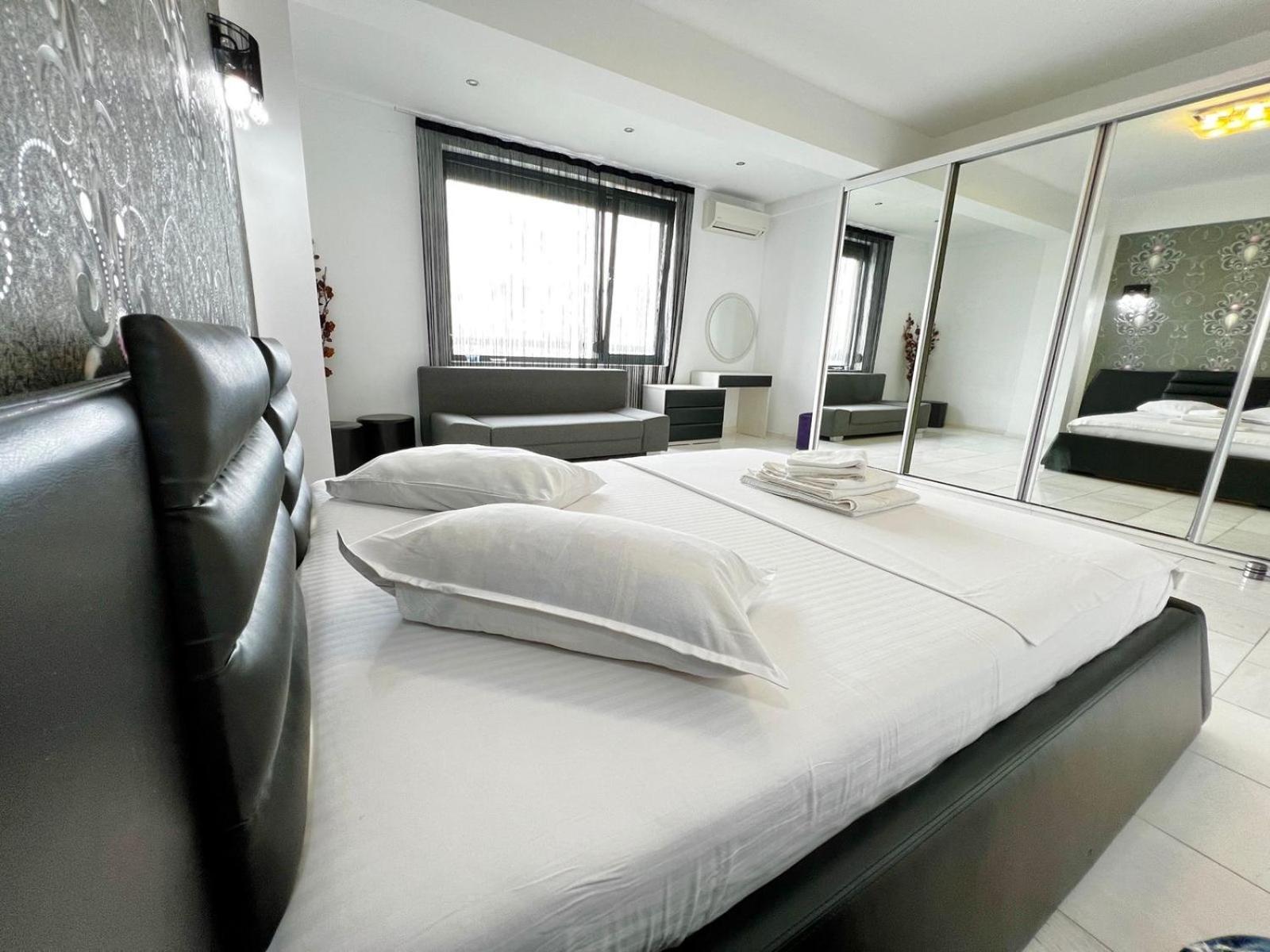 Sophia Lake View Suite Mamaia Exterior foto